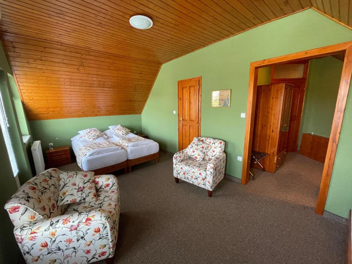 Villa Astoria Balatongyörök Eksteriør billede