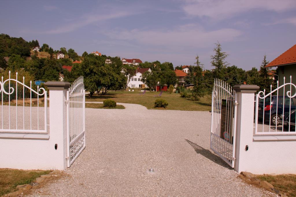 Villa Astoria Balatongyörök Eksteriør billede