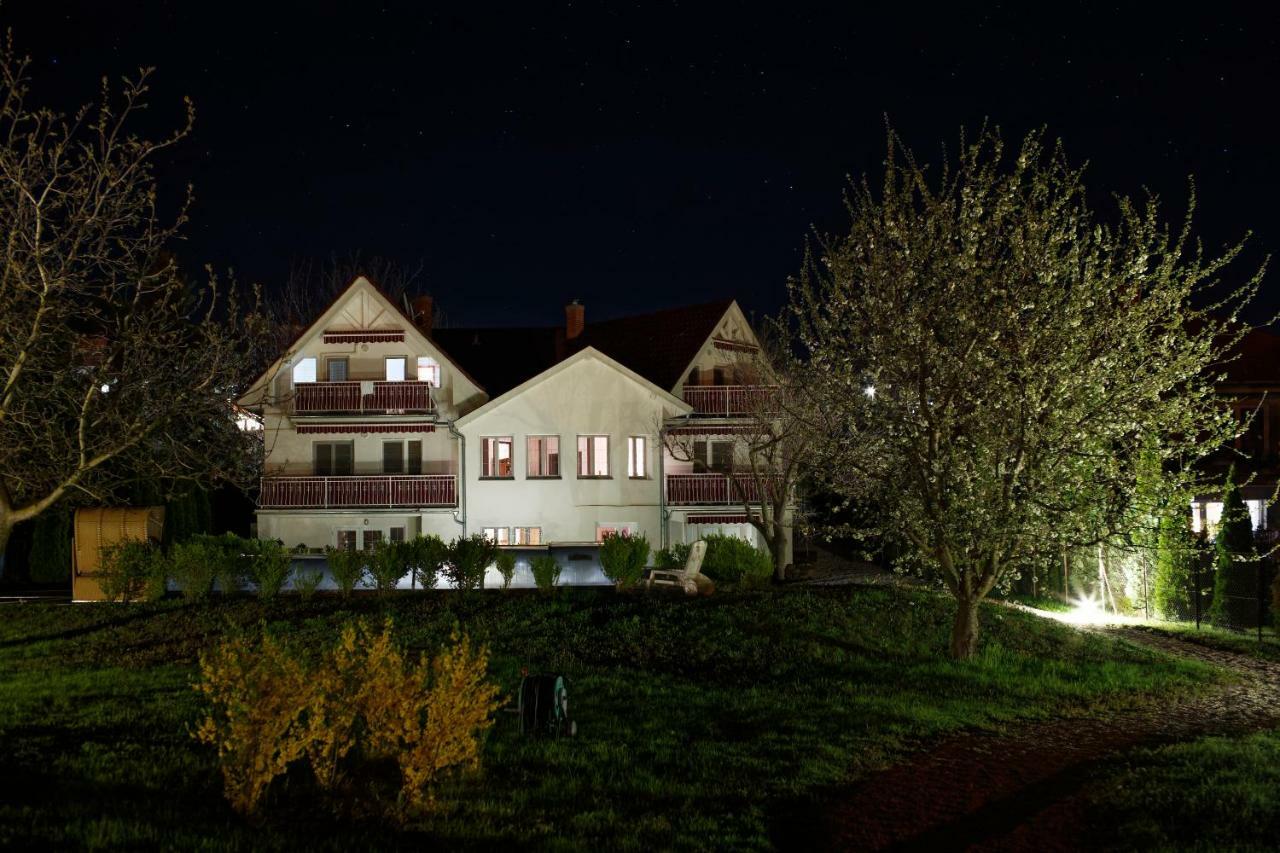 Villa Astoria Balatongyörök Eksteriør billede